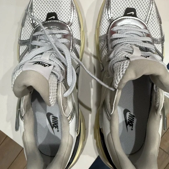 Nike V2K Running Shoes - Picture 7 of 10